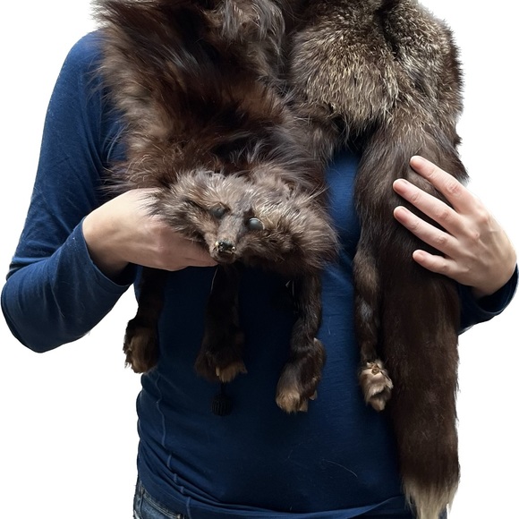 Genuine SILVER FOX FUR STOLE. - Picture 2 of 9